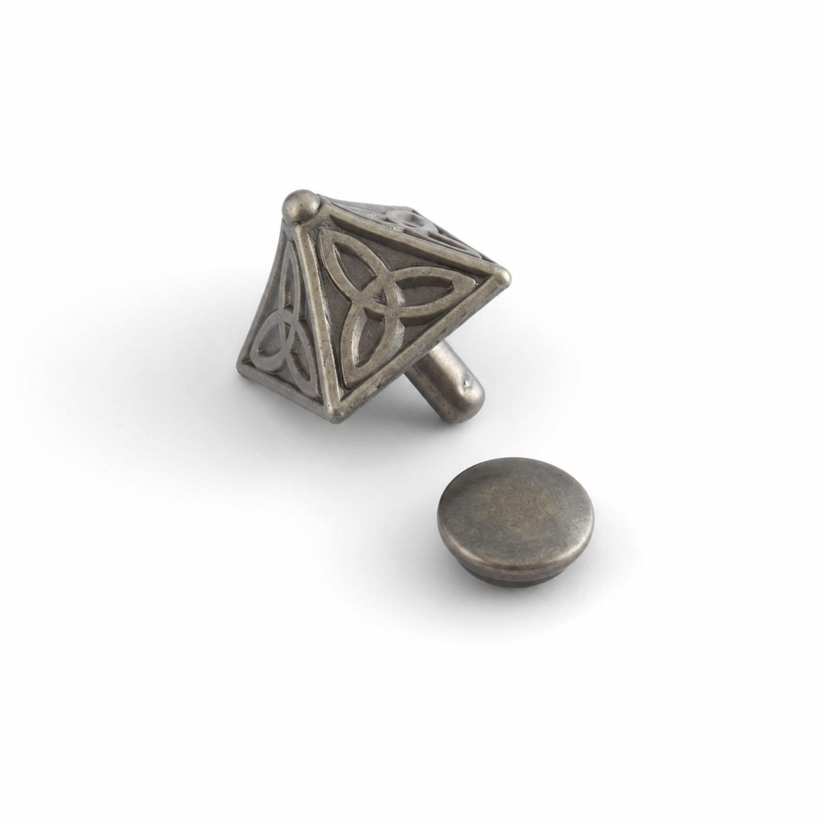 ピラミッドリベットセルティック